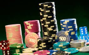 Người chơi Việt Nam trải nghiệm slot online tại dola789 trên điện thoại